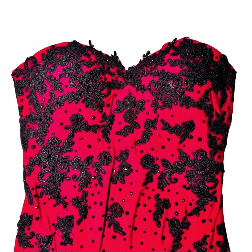 La Femme Strapless Red & Black Lace Gown – Elegant Formal Dress | Size 6 Womens